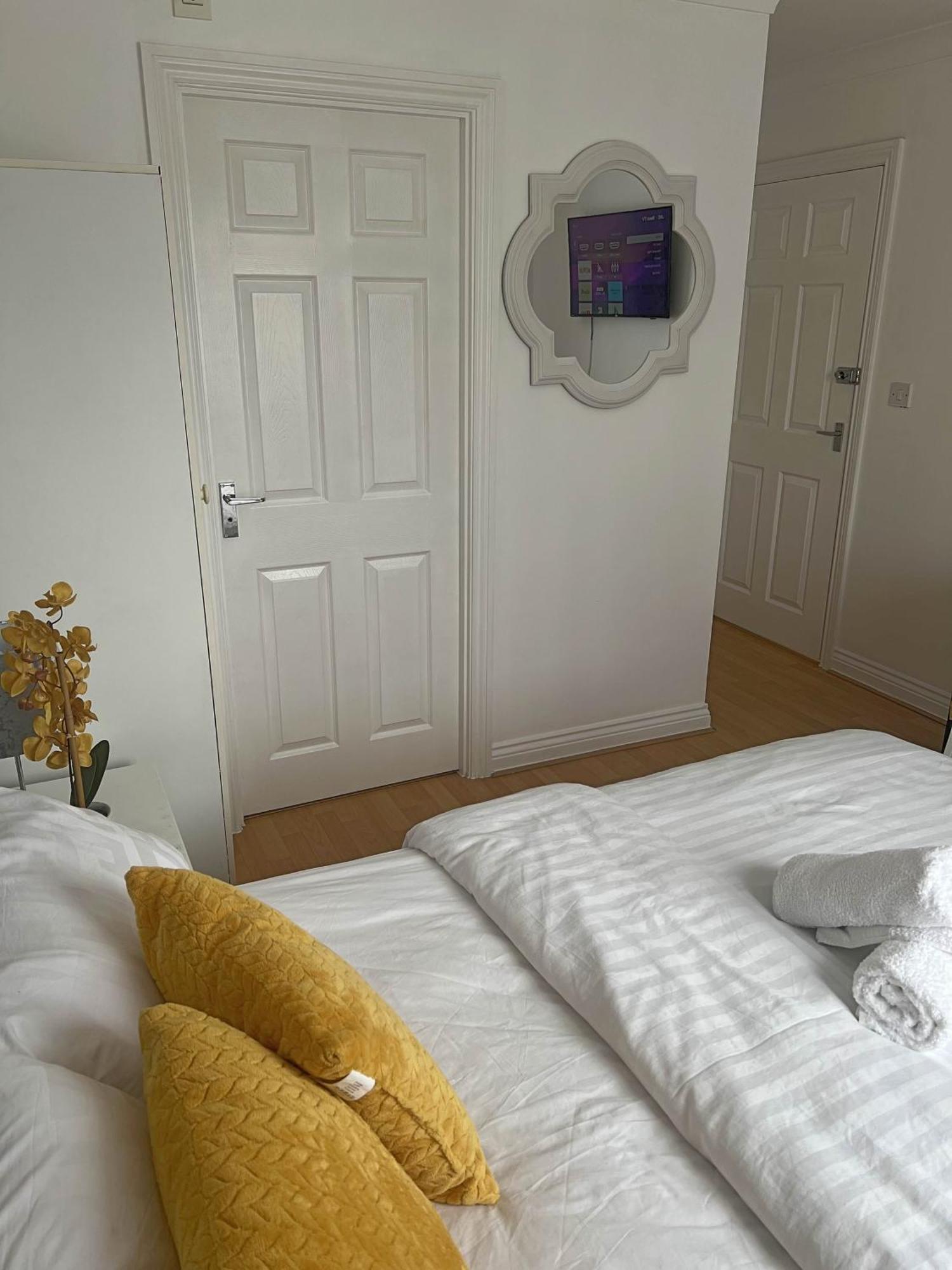 Luxury Rooms And An En-Suite Room With Free Wi-Fi Clarendon Way Colchester Exterior photo